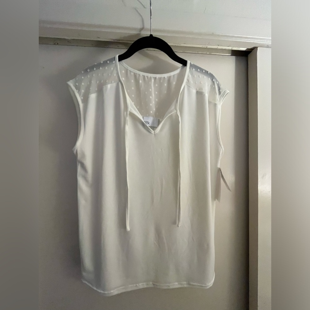 Nordstrom Rack sleeveless WhiteTank with keyhole tie